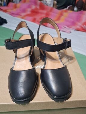 Black Leather Mary Jane Slingback Heels with Ankle Strap By Madwell Size 6.